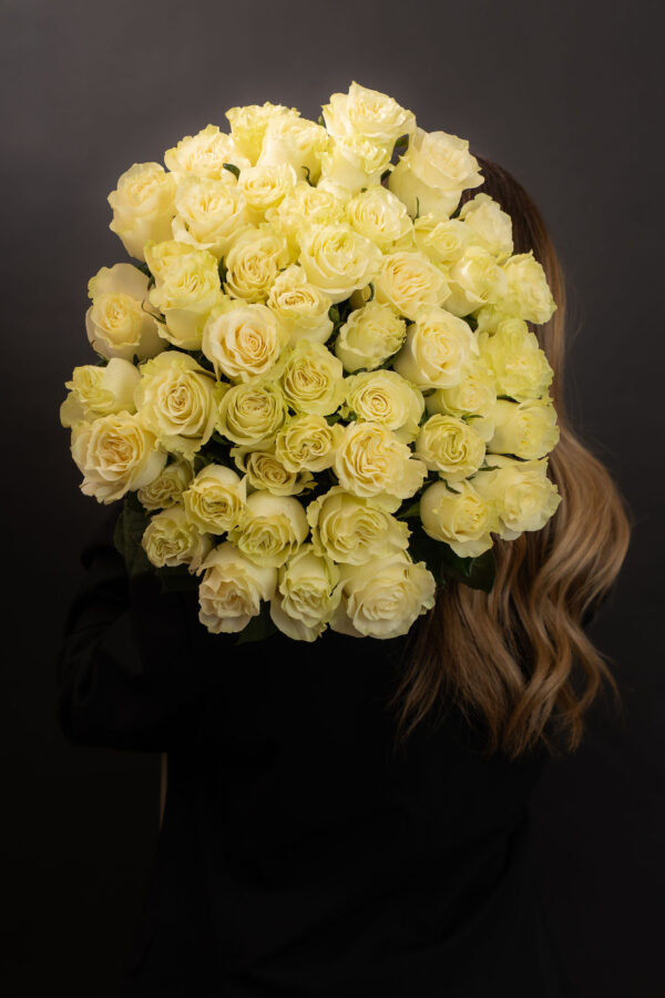 BUCHET 51 WHITE ROSES