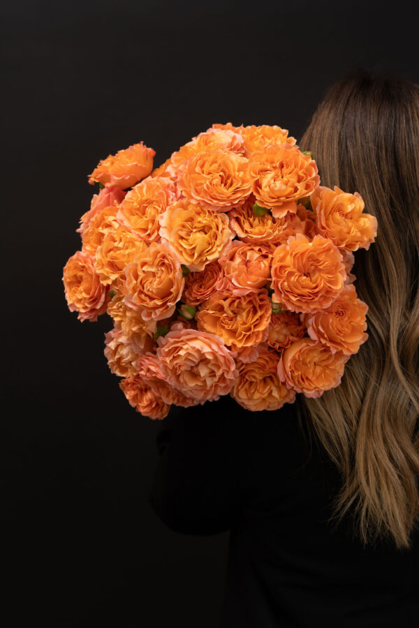 BUCHET ORANGE GARDEN ROSES
