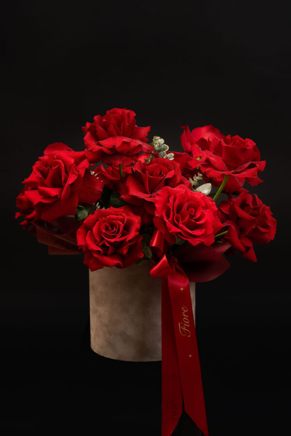 ARANJAMENT FLEXED RED ROSES